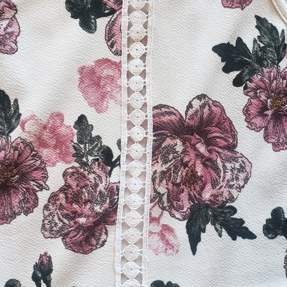 Floral Sleeveless Top - Picture 2 of 5